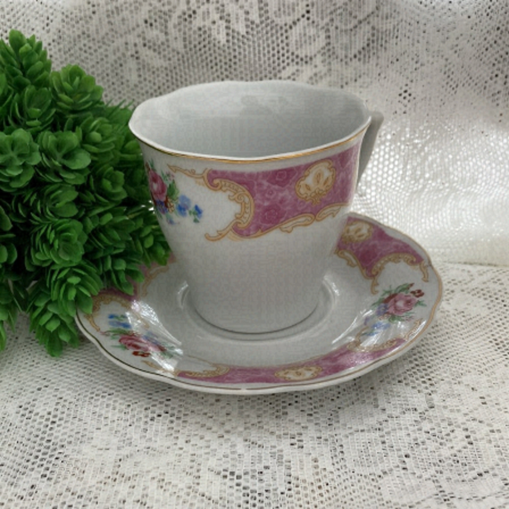 New in box, Set of 6 Versai Cups/Saucers by Allied Design. Excellent condition